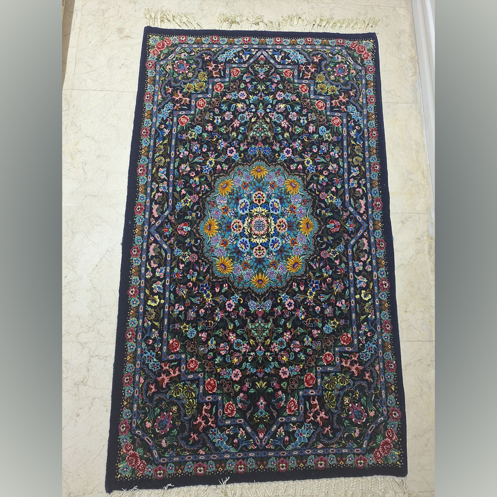 فرش دستباف گل ابریشم